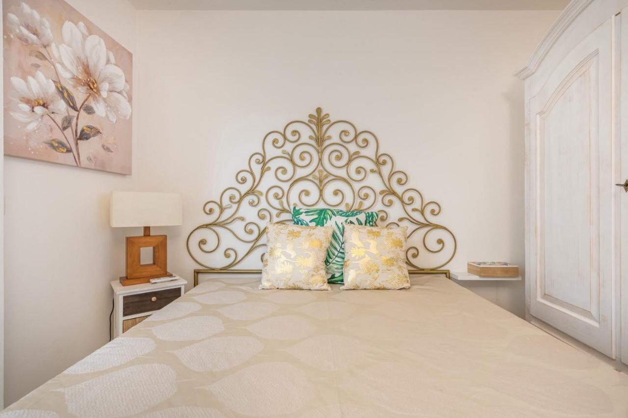 Villa Acquamarina Semi Detached Villa With Private Pool And Wifi Torre delle Stelle Bagian luar foto