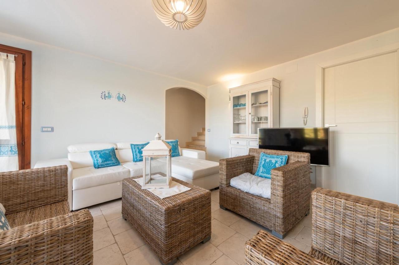 Villa Acquamarina Semi Detached Villa With Private Pool And Wifi Torre delle Stelle Bagian luar foto